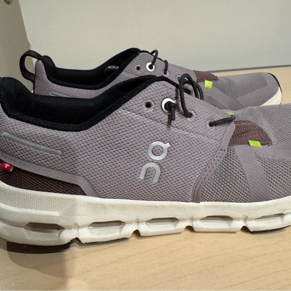 Unisex On Kids Sneakers size 6. - Picture 3 of 5